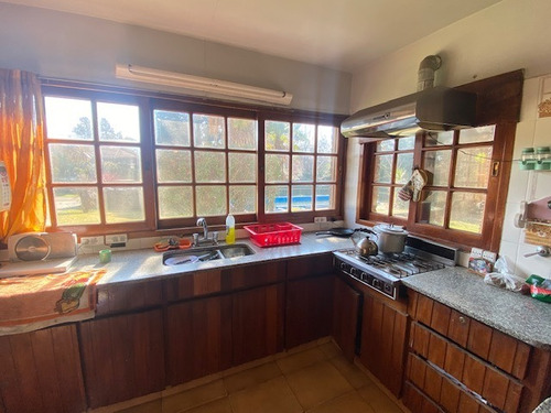 Imagen 11 de 14 de Retasada! Venta Casa En La Martona 6 Ambientes Sobre 2 Lotes
