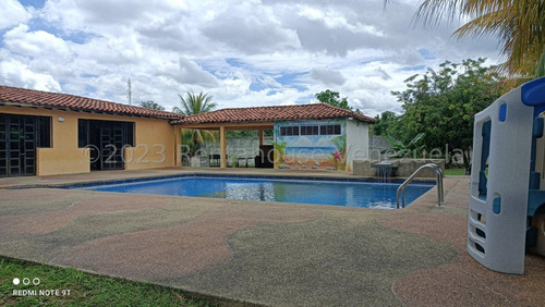 Casa En Venta Con Excelentes Espacios En Venta Ubicada En Safary Coutry Municipio Libertador Cod 23-31300 Eloisa Mejia