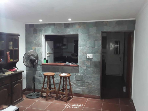 Casa + Dto Av Peñaloza 3900