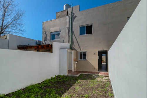 Imagen 10 de 23 de Casas En Venta En La Plata. Duplex Con Verde