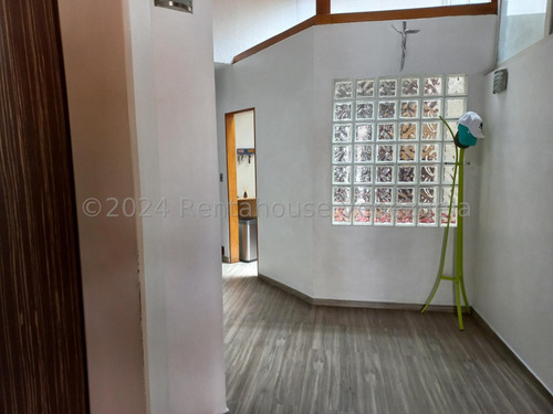 Estupendo Townhouse En La Trinidad 25-1356