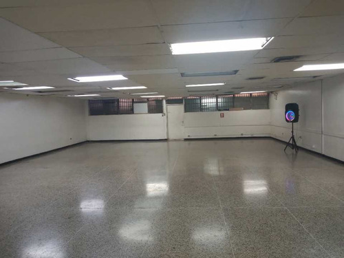 Imagen 8 de 24 de Vendo Local 623 M2 / Chacao 9674