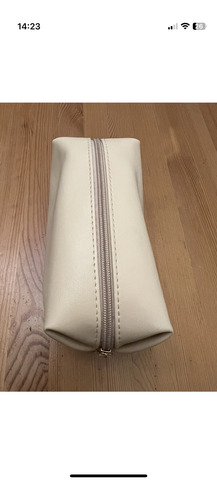 Neceser Amenity Kit Emirates Airline Bulgari Mujer Completo Crema Lisa