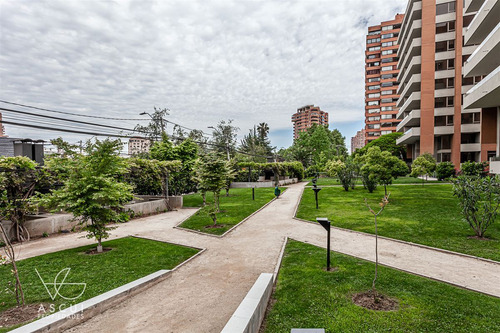 Amplio Departamento En Venta De 3 Dorm. En Las Condes