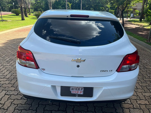 Chevrolet Onix 1.0 MPFI LT 8V FLEX 4P MANUAL