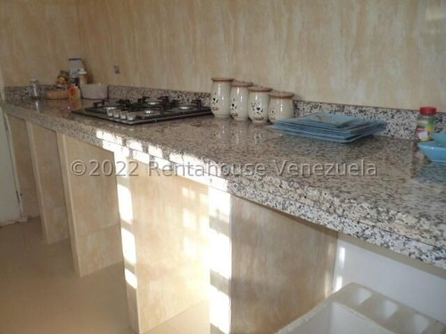 Imagen 5 de 11 de Casa En Circuito Cerrado Puerta Maraven-(3-hab-2-baños)-subterraneo 8000litros-porcelanato- Punto Fijo.#22-26625.