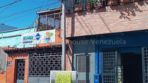  José López Vende  Cómoda Casa En El  Centro, Barquisimeto  Lara, Venezuela.2 Dormitorios  1 Baños  87 M² 