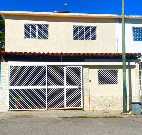 Se Vende Casa 250m2 4h/3b/2b La California Sur