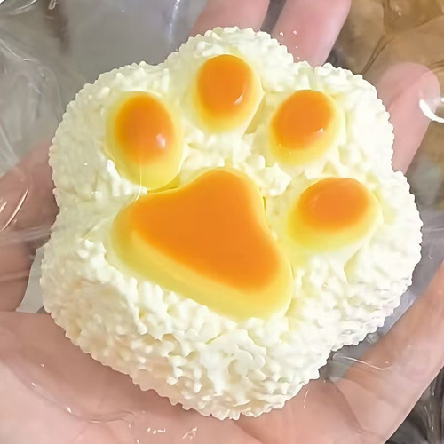 Egg Yolk A Rice Ball, Cat Claws, Pinch The Same Style As