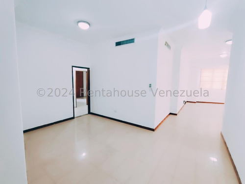 Apartamento En Venta Con Excelente Comodida Las Chimeneas 24-24487