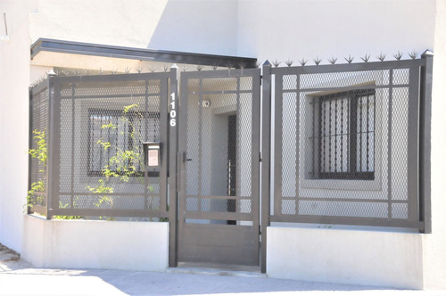 Imagen 5 de 30 de Moderna Casa En Banfield Este C/quincho Y Pileta