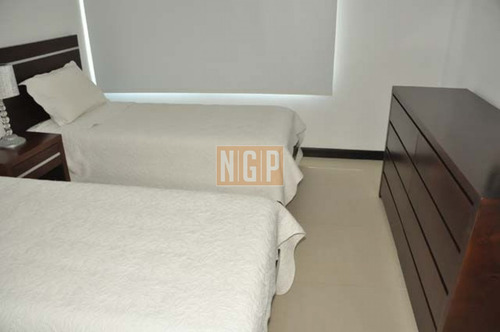 Apartamento En Mansa, 2 Dormitorios - Ref: 2965