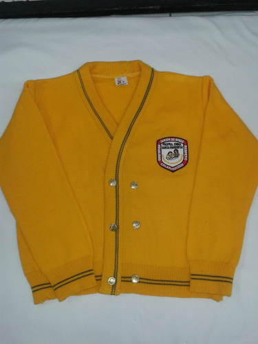 Sweter Escolar Con Bordado Tipo Escudo