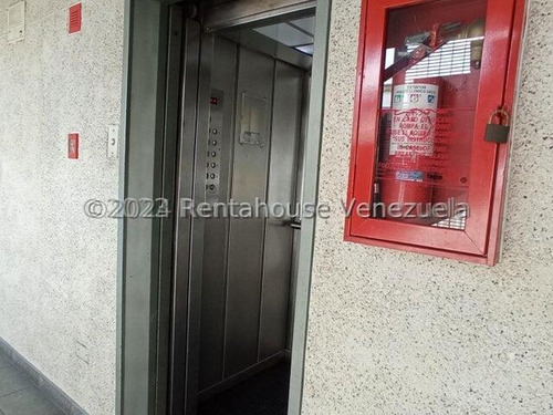 Apartamento En Venta La Florida 02/05 Dr