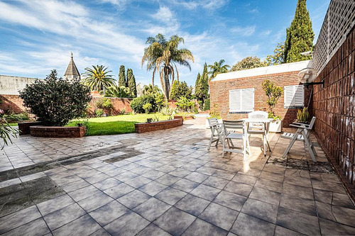 Venta Casa 6 Dormitorios Jardín Pisicina Garage Parque Chacabuco