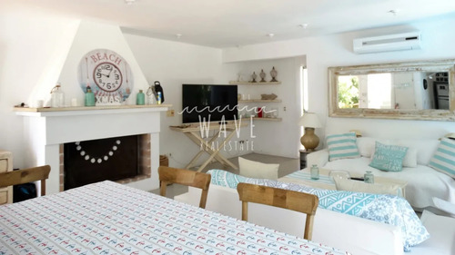 Alquiler Casa De 2 Dormitorios En Suite + Servicio A Una Cuadra De La Playa En José Ignacio.