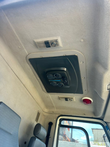 Ford Cargo 3133 2012/13 Caçamba Rosseti 6x4