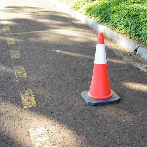 Imagem 5 de 6 de Cone Flexível Refletivo Base Borracha 75 Cm - Carbografite