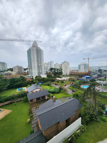 Apartamento En Venta En Torre Esmeralda De 3 Dormitorios , En Punta Del Este