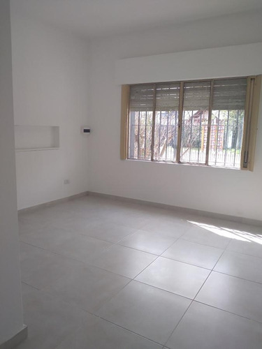 Casa En Venta - 2 Dormitorios 1 Baño - Parque Con Parrilla - 110mts2 - Francisco Alvarez