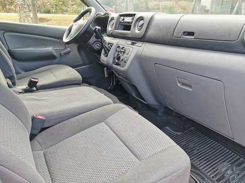 Imagen 13 de 13 de Nissan Urvan 2019 Ventanas Amplia