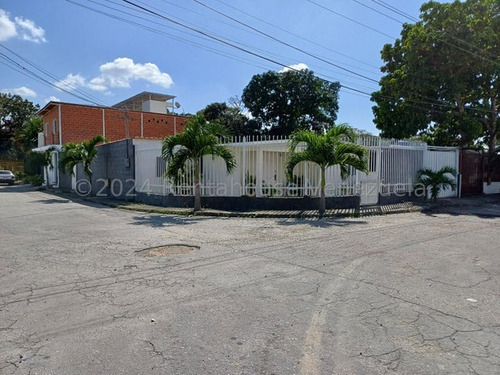 Casa En Venta Este De Barquisimeto. Urbanizacion Patarata 24-17701 As-m