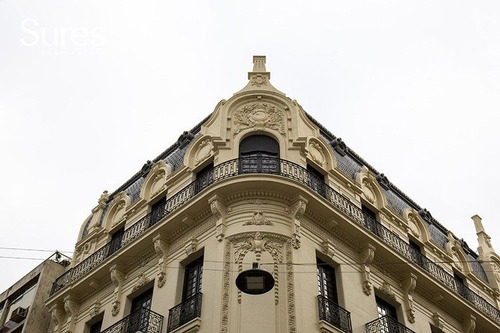 Edificio De Oficinas Reciclado En Ciudad Vieja (ref: Srs-533)