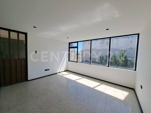 Casa En Venta En Privada 39 Oriente, El Mirador, Puebla, Puebla.