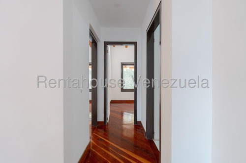 Exclusiva Propiedad En Bella Urbanización Y Con La Mejor Vista. 25-8567