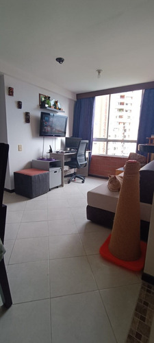 Venta De Apartamento En Loma Del Indio Con Parqueadero Y Cuarto Útil