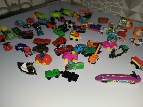 Lote De Carrinhos E Bonequinhos Kinder Ovo (Usado)