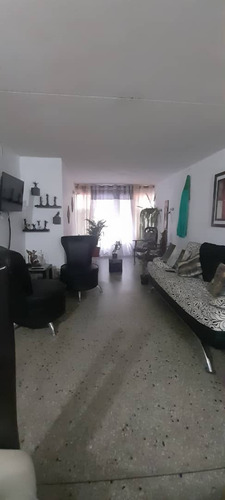 Apartamento En Venta, Los Teques Urb. Simón Bolivar 18$ Mil
