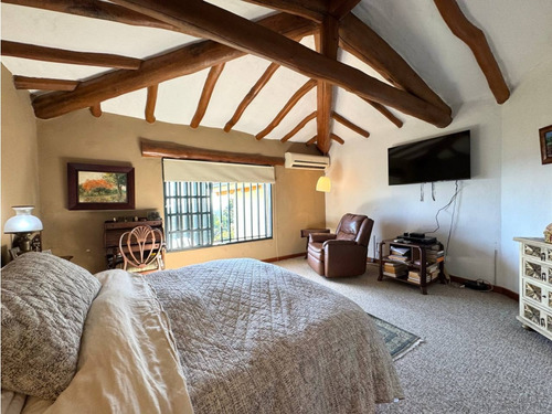 Vendo Casa 730m2 La Lagunita 0094