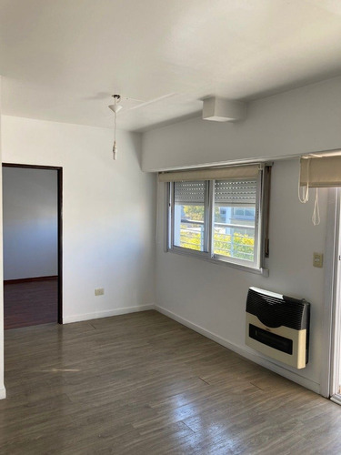 Imagen 11 de 15 de Venta. 2 Ambientes. Balcón Terraza. Behring Y Gamarra.