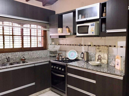 Imagen 5 de 10 de Casa 3 Amb/ En Venta/ Isidro Casanova