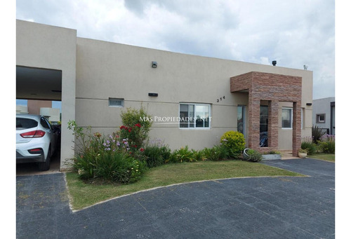 Casa En Venta En Canning Barrio La Alameda 4 Amb Interno