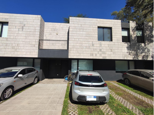 Casa En Barrio Parque Leloir