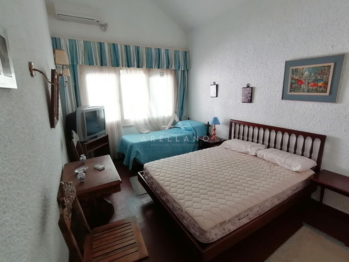 Venta Casa Playa Mansa A 1 Cuadra Del Mar 3 Dormitorios- Ref: 159