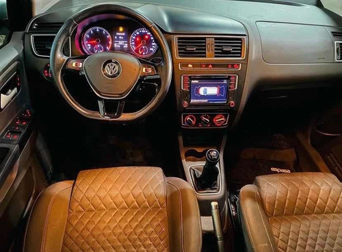 Imagen 5 de 11 de Volkswagen Suran Cross 2018 1.6 Highline Msi 110cv