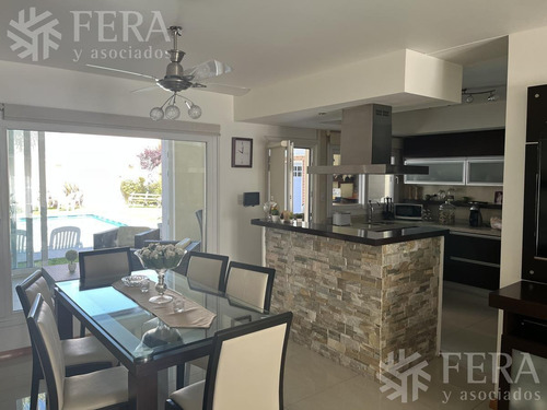 Imagen 10 de 30 de Venta Casa De 4 Ambientes Con Cochera, Galeria Y Patio Con Piscina En Wilde (28501)
