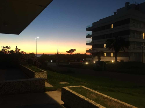Casa En Punta Del Este Vista Al Mar La Mansa.alquiler -venta