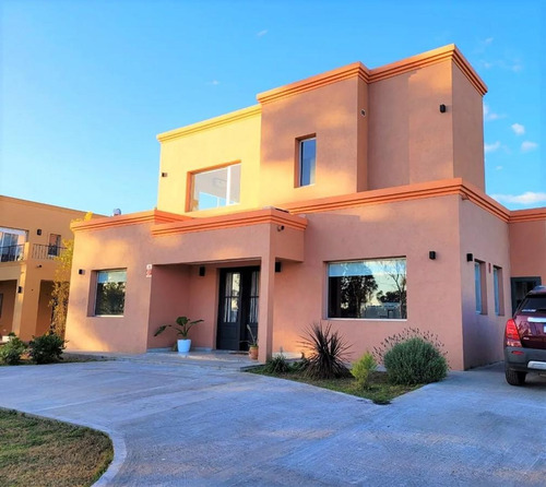 Imagen 2 de 27 de Casa En Venta De 4 Ambientes En Casuarinas Del Pilar Club De Campo. Pilar