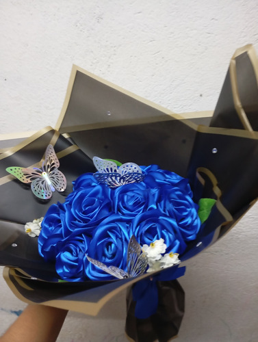 Ramo De 12 Rosas Eternas Azules De Listón Satinado