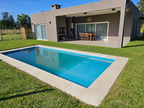 Casa Con 3 Dormitorios, Jardín Y Pileta En Alquiler Temporario