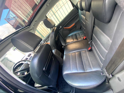 Imagen 14 de 15 de Ford Kuga 2.5 Titanium At 4x4 L (ku02) 2011
