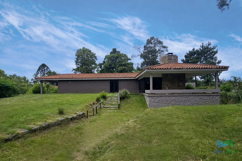 Venta De Casa 3 Dormitorios Y Servicio En El Golf Punta Del Este