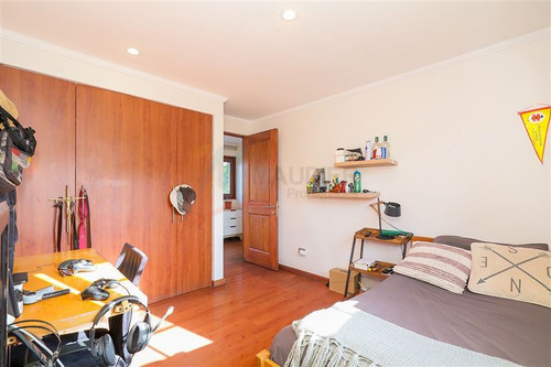 Casa En Venta De 5 Dorm. En Las Condes