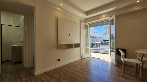 Venta - Departamento Dos Ambientes Reciclado A La Calle Con Balcón Terraza - Santa Fe 2061
