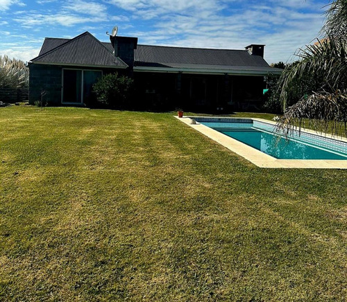 Casa En Venta - 2 Dormitorios 2 Baños - 1.400mts2 - General Rodríguez