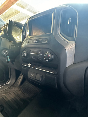 Chevrolet Silverado 4.3 WT DOBLE CAB 4x4